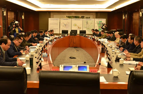 ����333�����ɷݹ�˾�ٻ�2013������ʮ�������ҵ���ƺ�