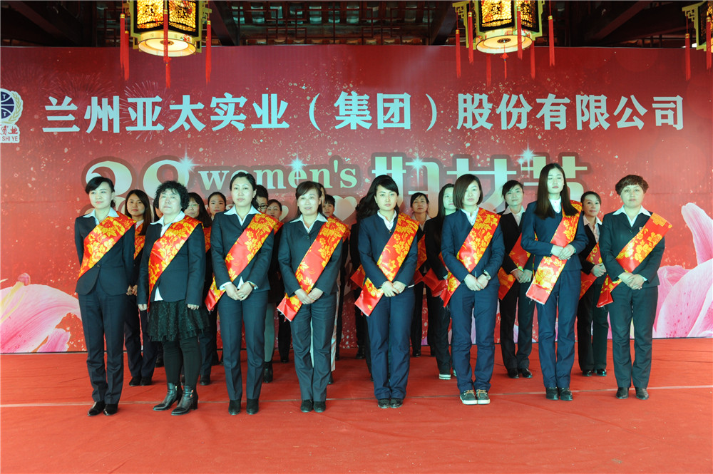 ����333�������Źɷݹ�˾���С���•�˸�Ů�ڡ������˶�