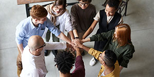 ���Ϊ333����������Ե������333����Ϊ��ᴴ����ֵ���������г�Ӫ��Ϊ��ͷ������Ϊ�г��ṩһ����Ʒ���������г����������������������������ҵ���ж������������֪��Ļر��ذ�Ա���������������ε���ҵ��������ʱ���Ľ��������������Ŷ�������������..